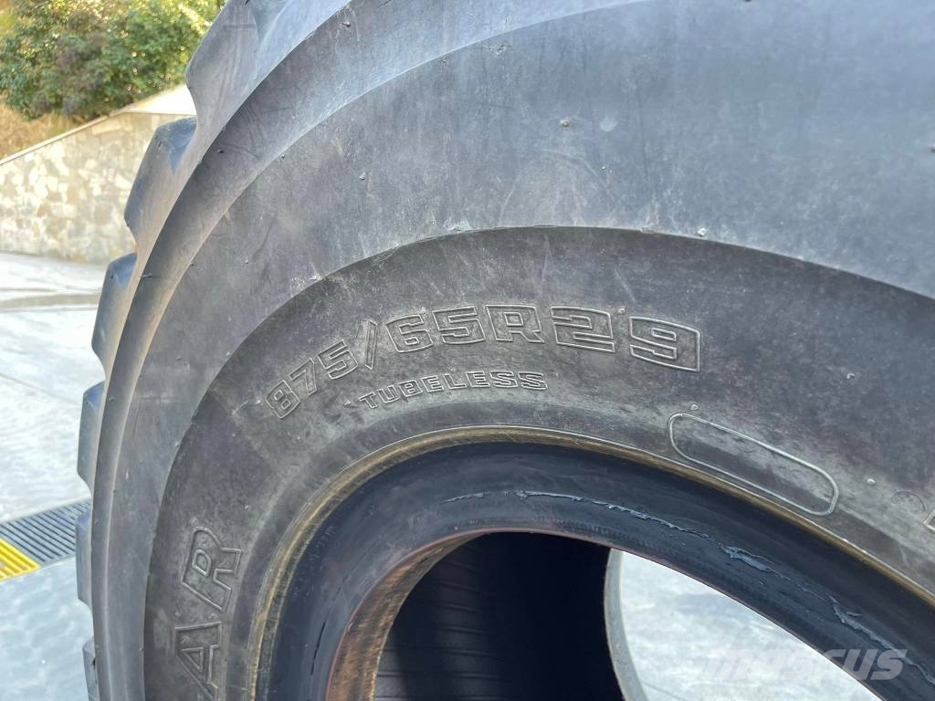 CAT 982M Колесни товарачи