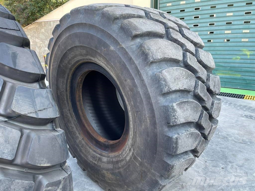 CAT 982M Колесни товарачи