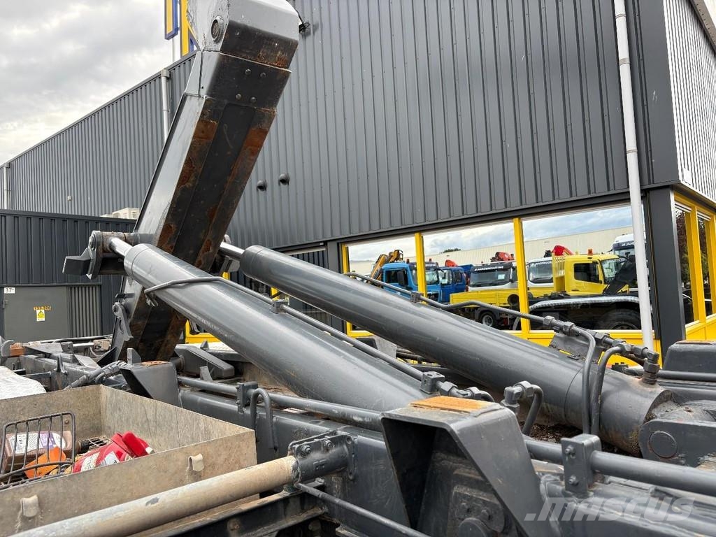 Scania P 410 + FASSI F 165 - 2X EXT. + 8X4 + HOOK ARM SYS Grúas todo terreno