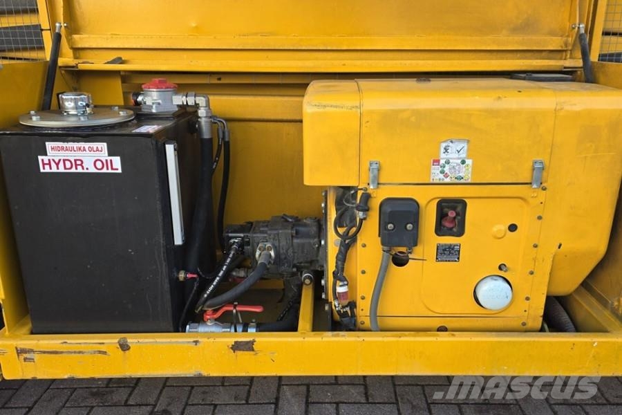 Holland Lift Combistar B-195DL25 4WD/P/N Diesel, 21.5m Working Scissor lifts