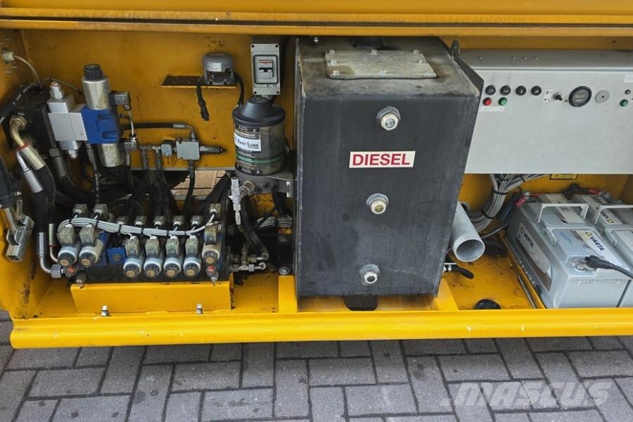 Holland Lift Combistar B-195DL25 4WD/P/N Diesel, 21.5m Working Scissor lifts