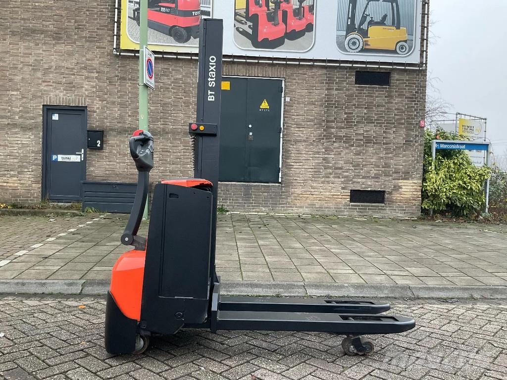 Toyota BT SWE080L 2000KG 1.58METER STAPELAAR / HEFTRUCK Gaffelstabler med gående fører