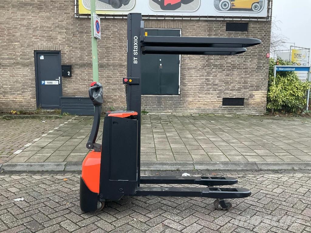 Toyota BT SWE080L 2000KG 1.58METER STAPELAAR / HEFTRUCK Gaffelstabler med gående fører
