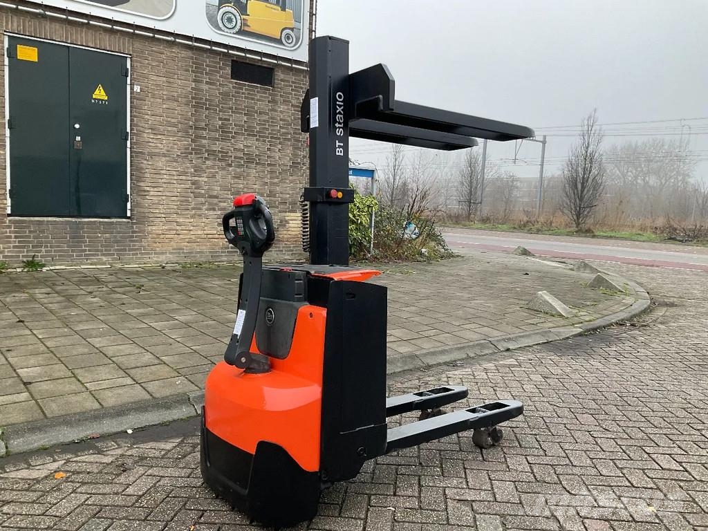 Toyota BT SWE080L 2000KG 1.58METER STAPELAAR / HEFTRUCK Gaffelstabler med gående fører