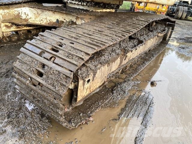 Komatsu PC 210 LC-8 حفارات زحافة