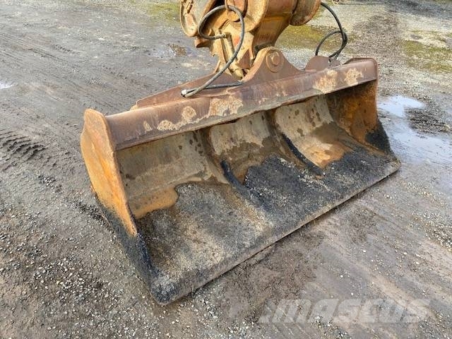 Komatsu PC 210 LC-8 حفارات زحافة