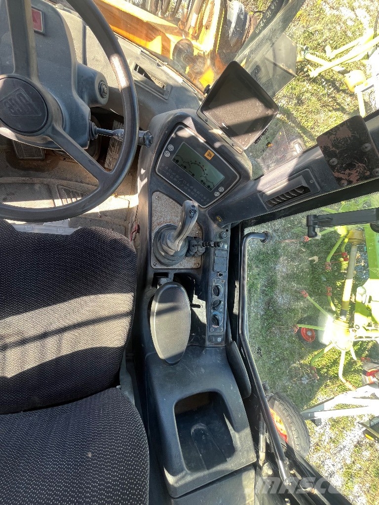JCB 412 S, 50km/h Gumikerekes homlokrakodók