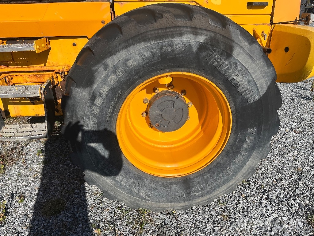 JCB 412 S, 50km/h Gumikerekes homlokrakodók