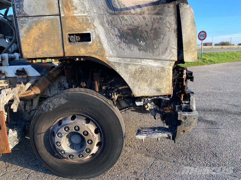 Volvo FMX 430/LIEBHERR 905 9m³ endommagé Betongbiler