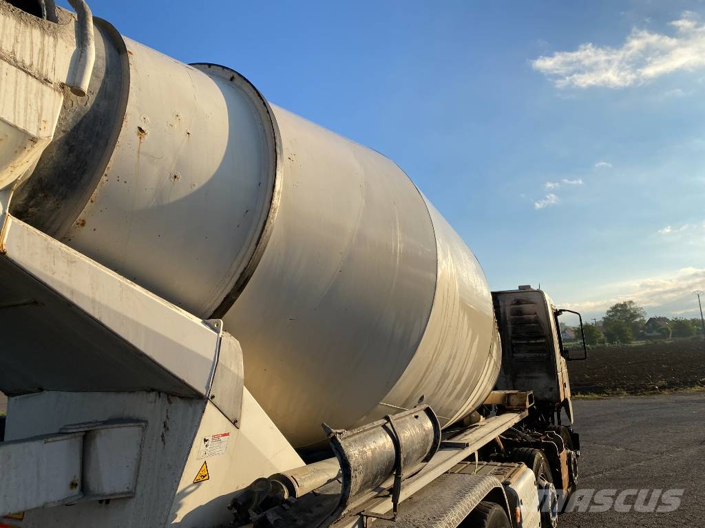 Volvo FMX 430/LIEBHERR 905 9m³ endommagé Betongbiler