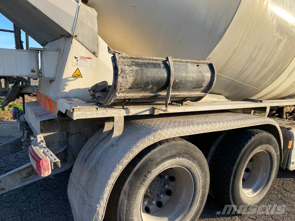 Volvo FMX 430/LIEBHERR 905 9m³ endommagé Betongbiler