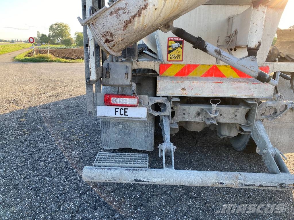 Volvo FMX 430/LIEBHERR 905 9m³ endommagé Betongbiler