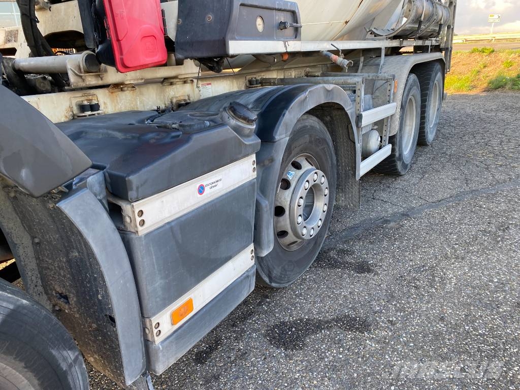 Volvo FMX 430/LIEBHERR 905 9m³ endommagé Betongbiler
