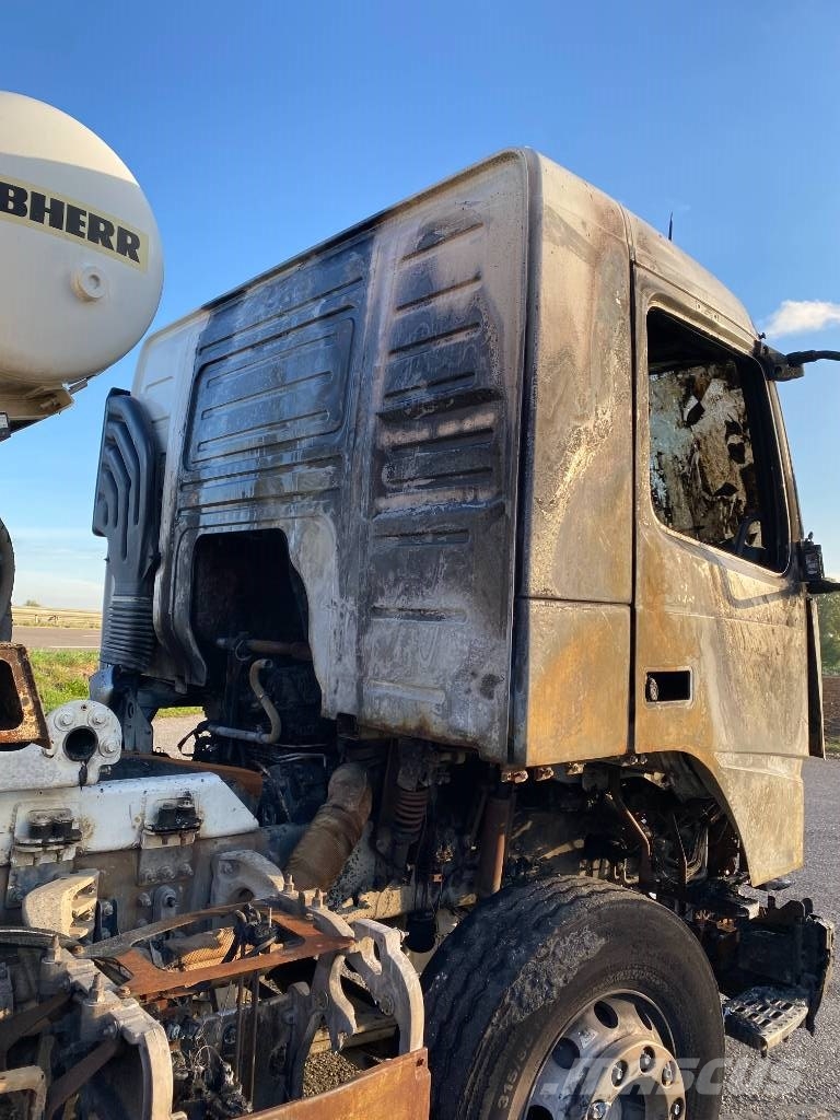 Volvo FMX 430/LIEBHERR 905 9m³ endommagé Betongbiler