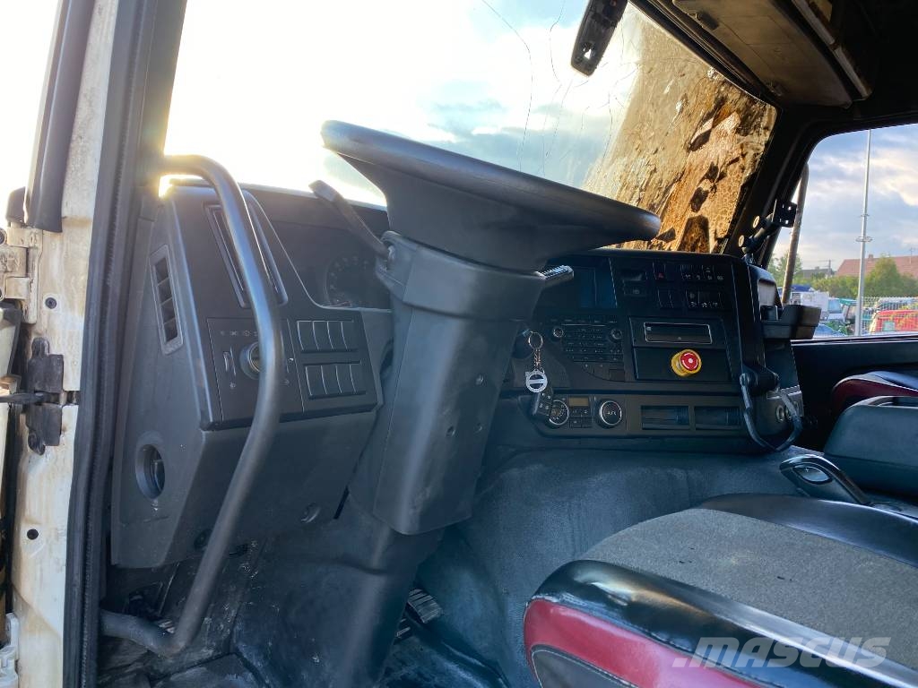 Volvo FMX 430/LIEBHERR 905 9m³ endommagé Betongbiler