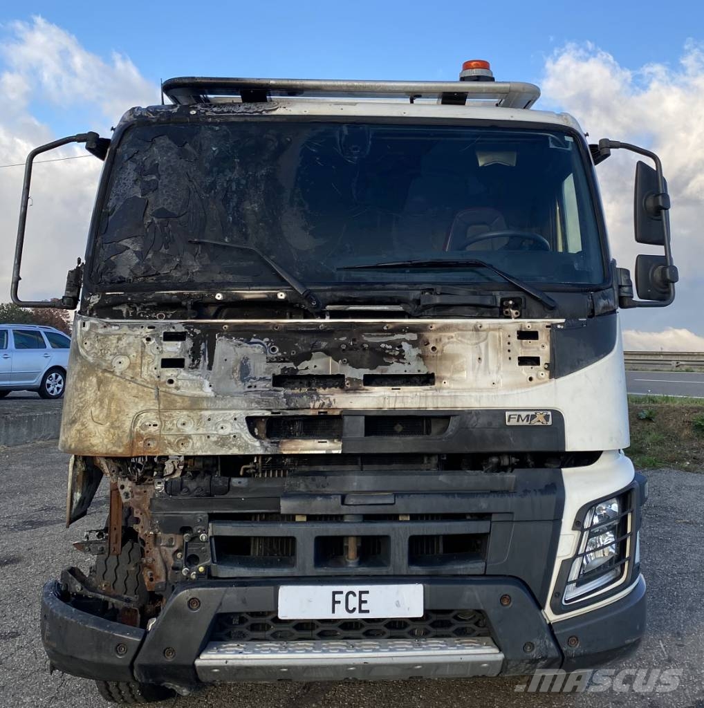 Volvo FMX 430/LIEBHERR 905 9m³ endommagé Betongbiler