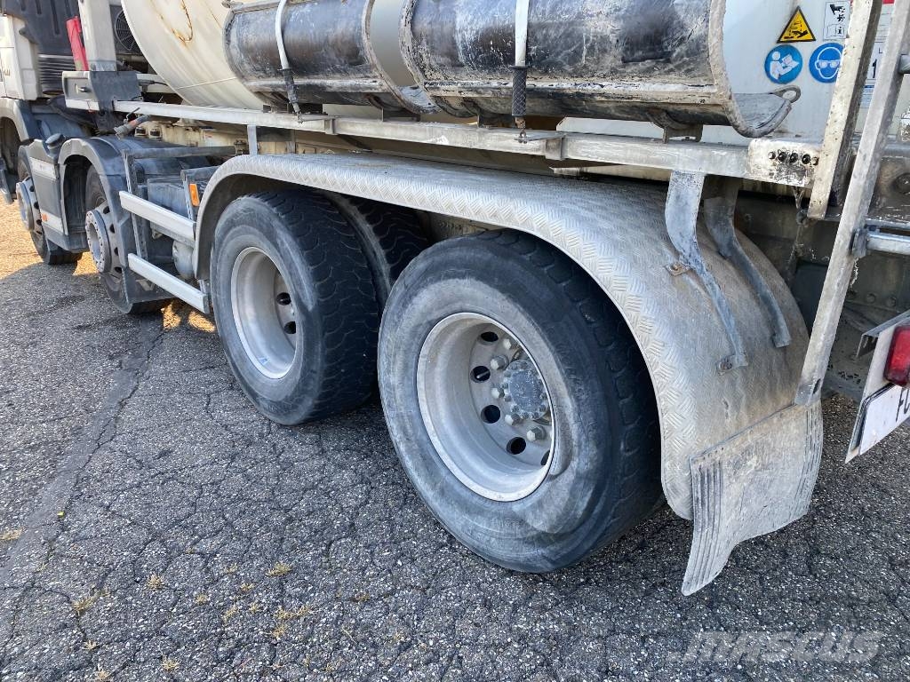 Volvo FMX 430/LIEBHERR 905 9m³ endommagé Betongbiler