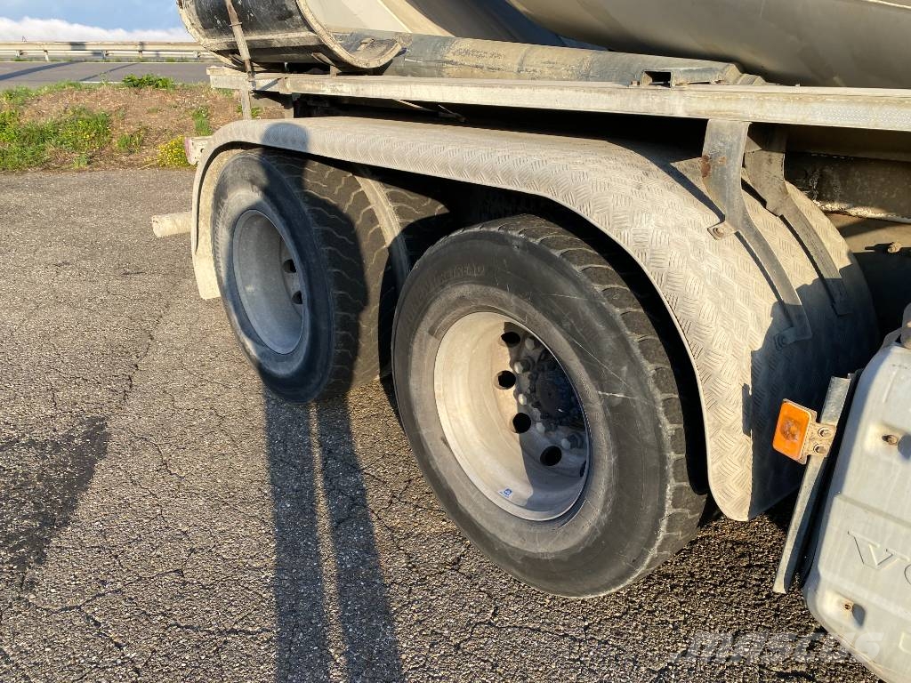 Volvo FMX 430/LIEBHERR 905 9m³ endommagé Betongbiler
