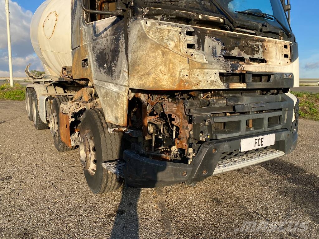 Volvo FMX 430/LIEBHERR 905 9m³ endommagé Betongbiler