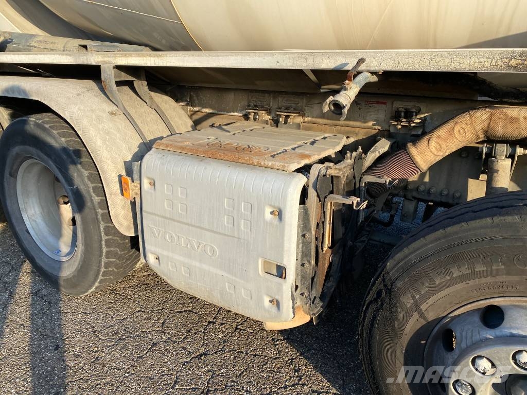 Volvo FMX 430/LIEBHERR 905 9m³ endommagé Betongbiler