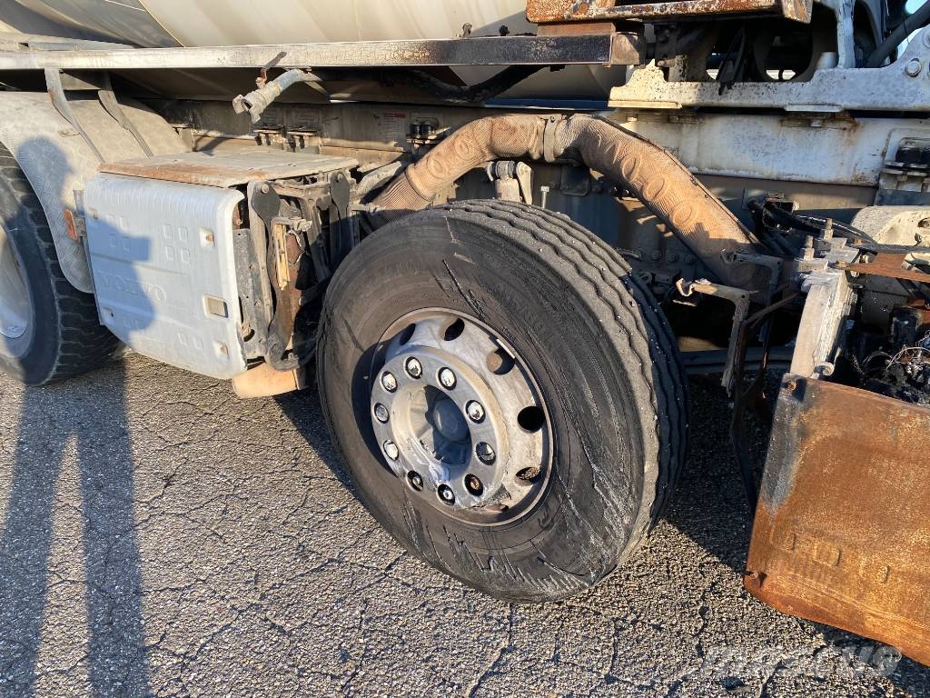 Volvo FMX 430/LIEBHERR 905 9m³ endommagé Betongbiler