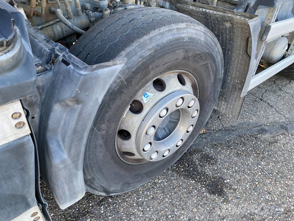 Volvo FMX 430/LIEBHERR 905 9m³ endommagé Betongbiler