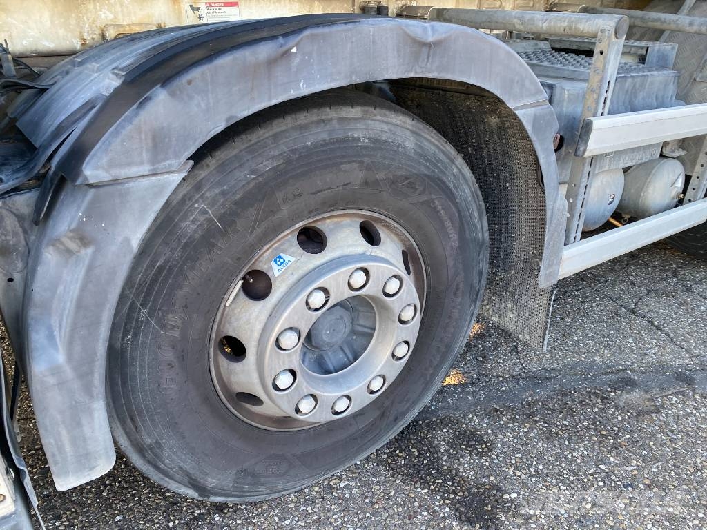Volvo FMX 430/LIEBHERR 905 9m³ endommagé Betongbiler