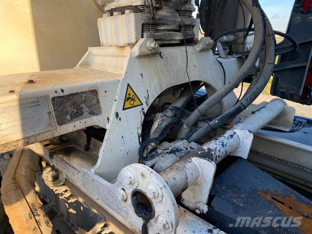 Volvo FMX 430/LIEBHERR 905 9m³ endommagé Betongbiler