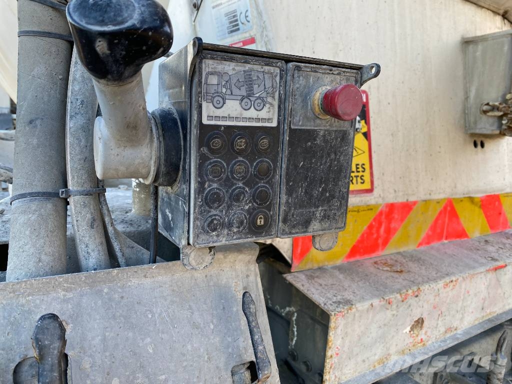 Volvo FMX 430/LIEBHERR 905 9m³ endommagé Betongbiler