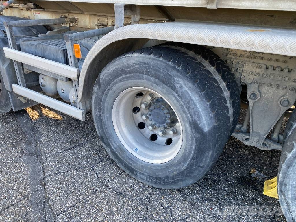 Volvo FMX 430/LIEBHERR 905 9m³ endommagé Betongbiler