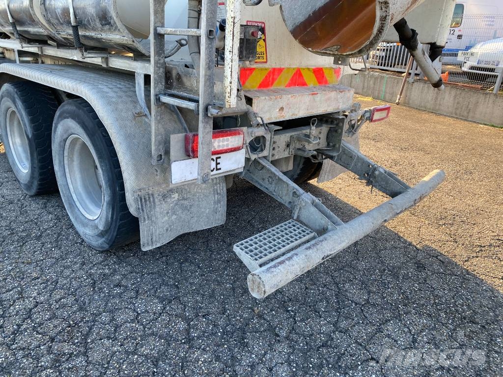 Volvo FMX 430/LIEBHERR 905 9m³ endommagé Betongbiler