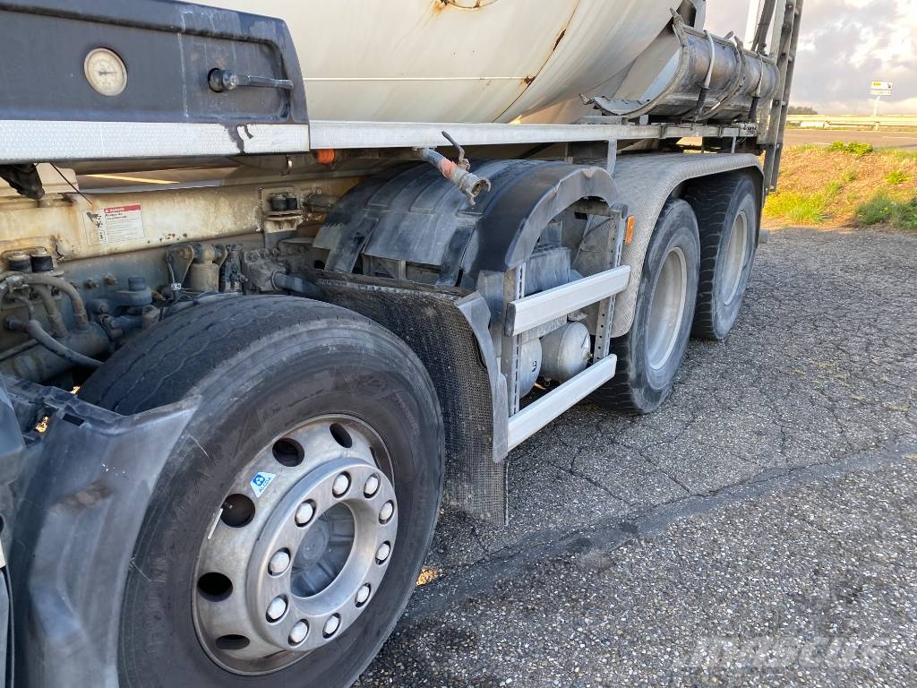 Volvo FMX 430/LIEBHERR 905 9m³ endommagé Betongbiler