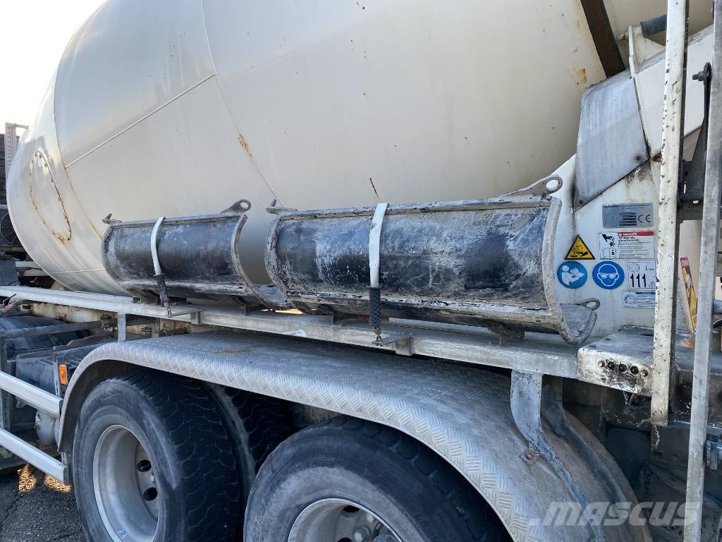 Volvo FMX 430/LIEBHERR 905 9m³ endommagé Betongbiler