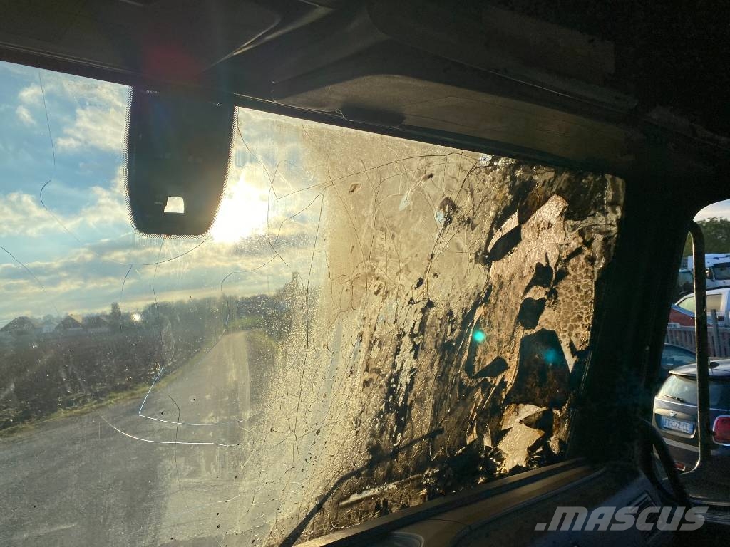 Volvo FMX 430/LIEBHERR 905 9m³ endommagé Betongbiler