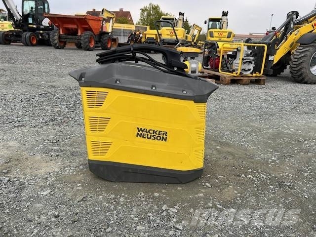 Wacker Neuson FUH70/6/42s Stroje na výrobu betonových prefabrikátů
