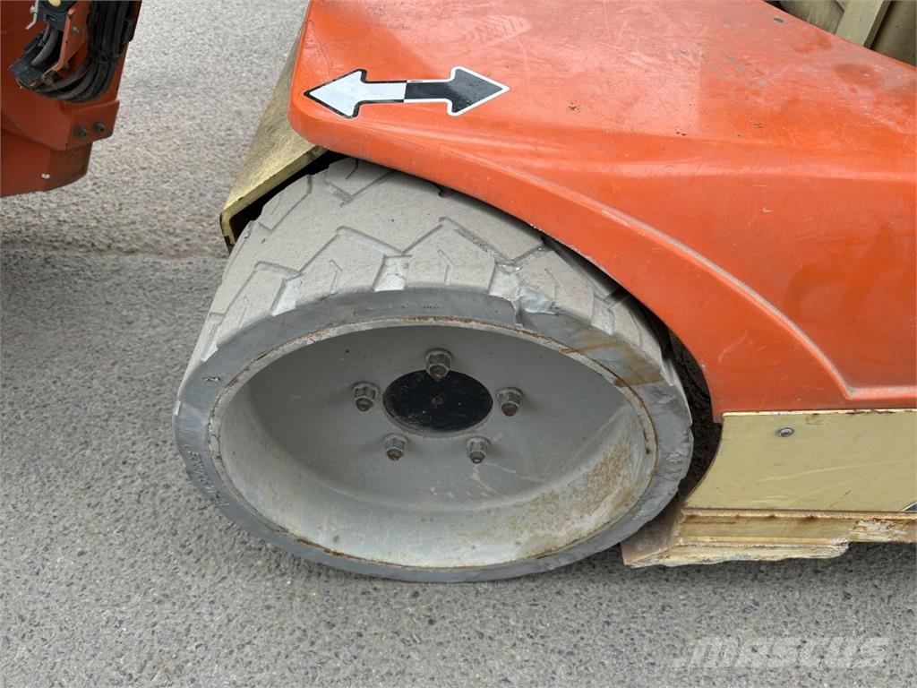 JLG Toucan 12E (1933) Henkilönostimet ja nostolaitteet