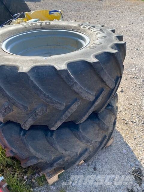 Mitas 560/70R38 & 480/70R28 WHEELS Opony, koła i felgi