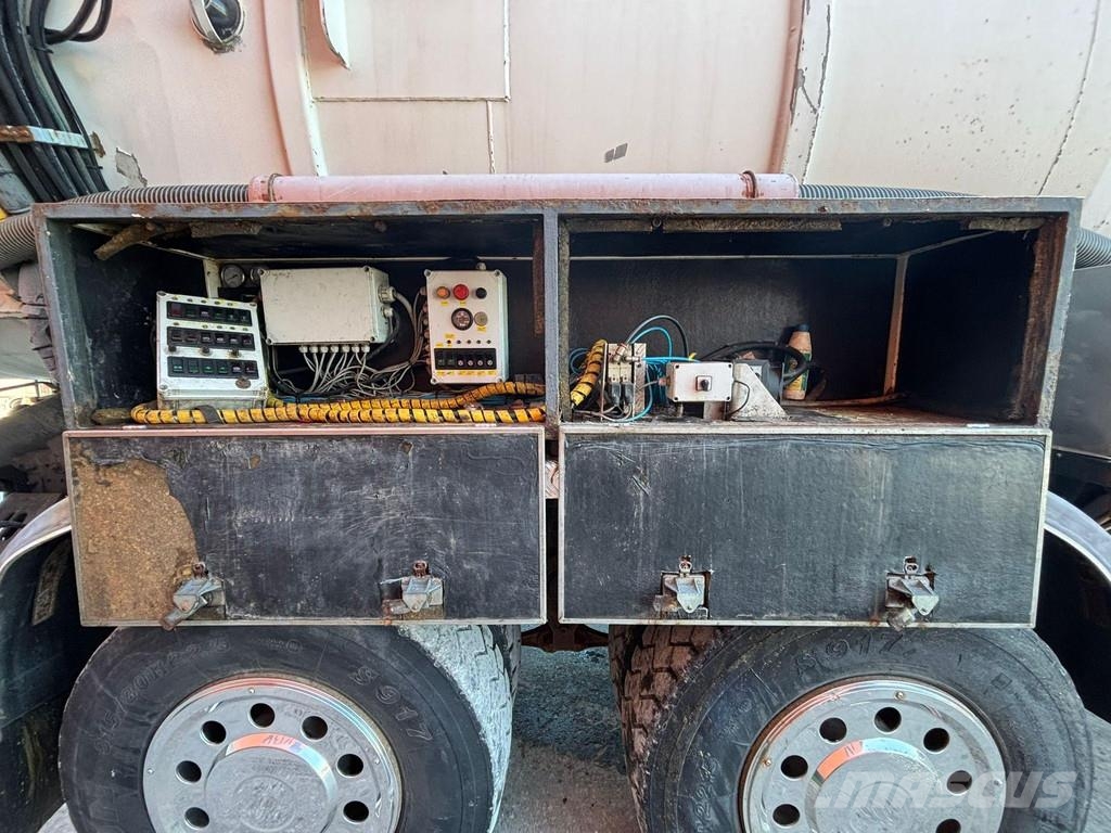 Volvo FM 300 6x6 WASTE 4 + CLEAN WATER 8 m3 / VACUUM Hib Camiones aspiradores/combi
