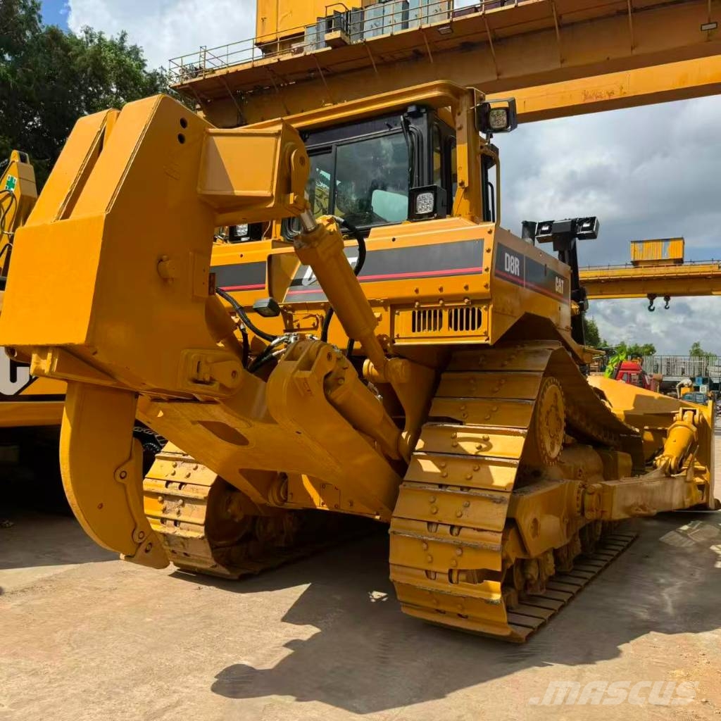 CAT D8R Kāpurķēžu buldozeri