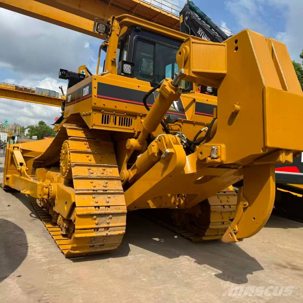 CAT D8R Kāpurķēžu buldozeri