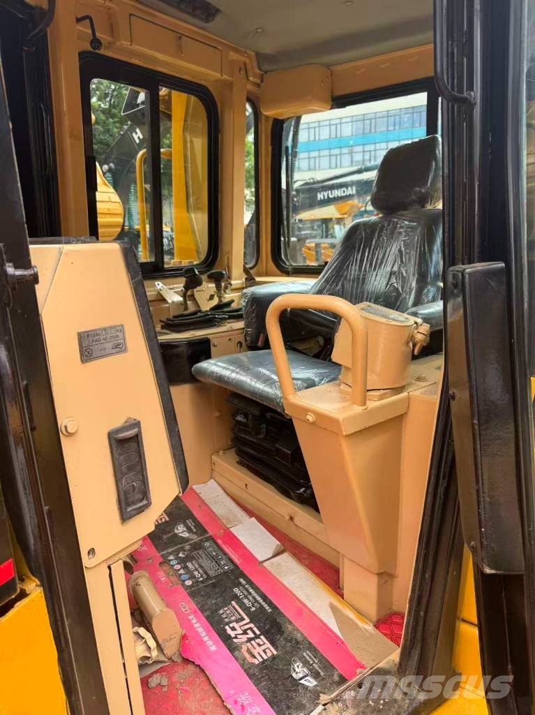 CAT D8R Kāpurķēžu buldozeri