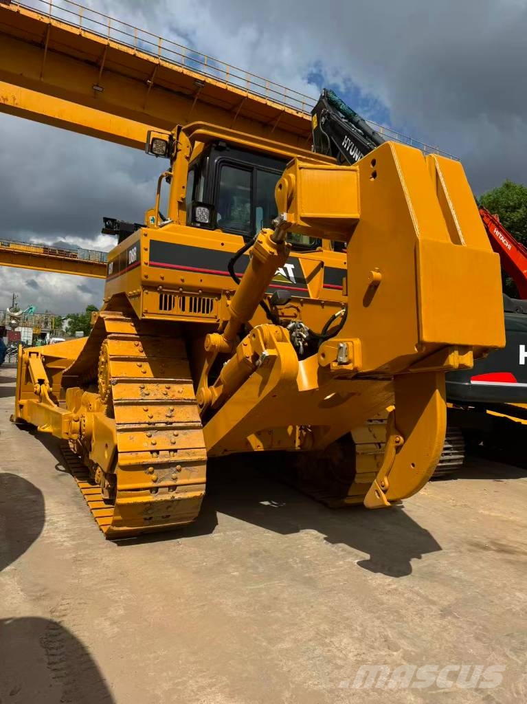 CAT D8R Kāpurķēžu buldozeri