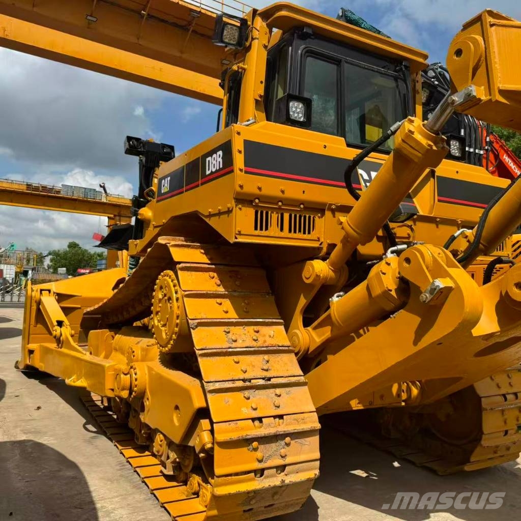 CAT D8R Kāpurķēžu buldozeri