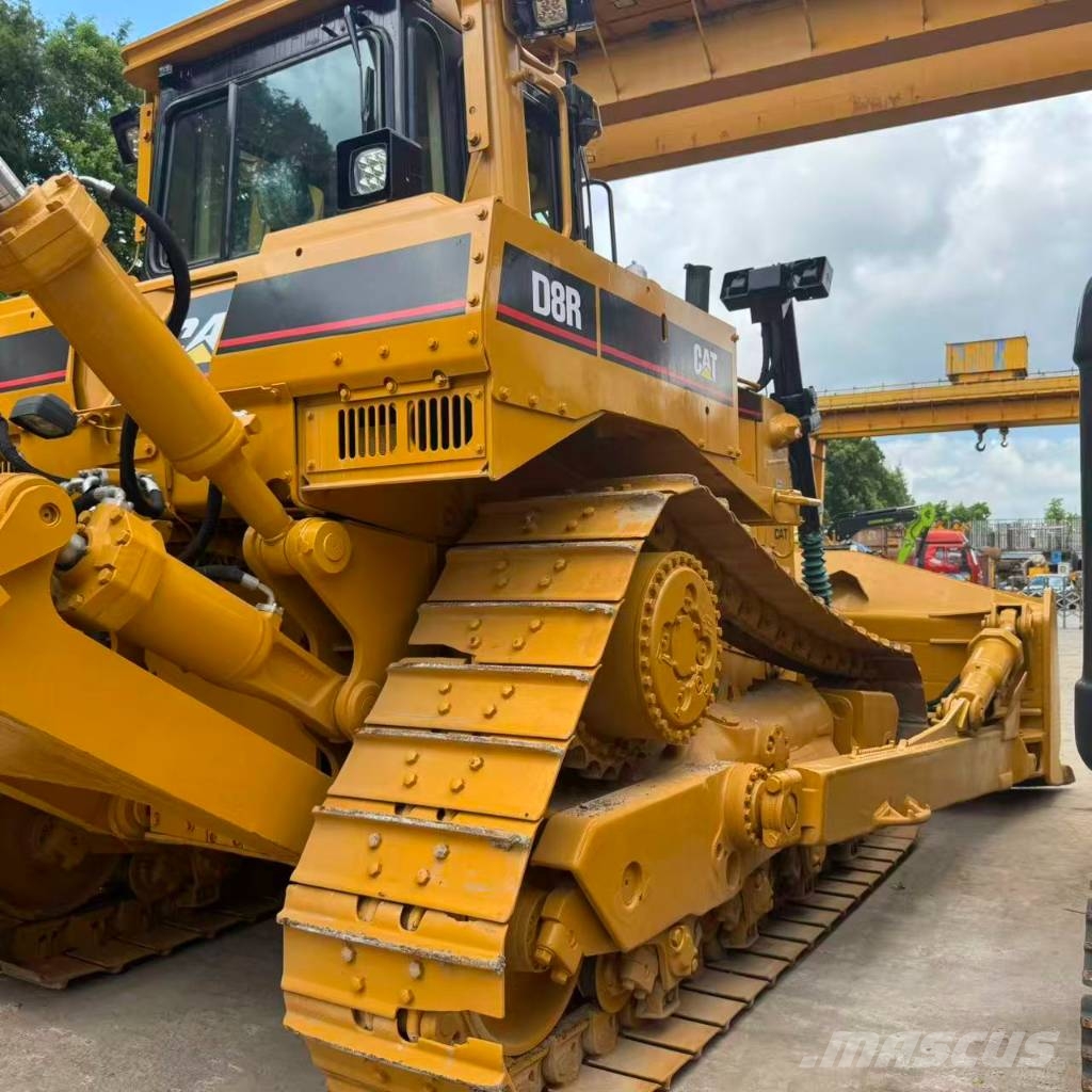 CAT D8R Kāpurķēžu buldozeri