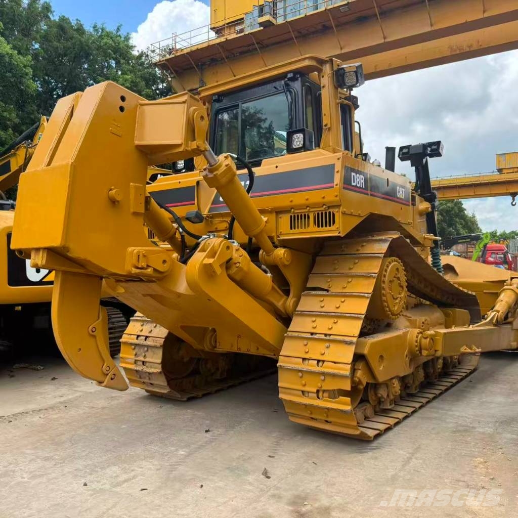 CAT D8R Kāpurķēžu buldozeri