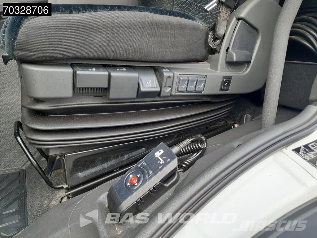 Mercedes-Benz Atego 1624 4X2 16t 6-Cylinder Engine 1500kg Tailga Camiones de caja de lona