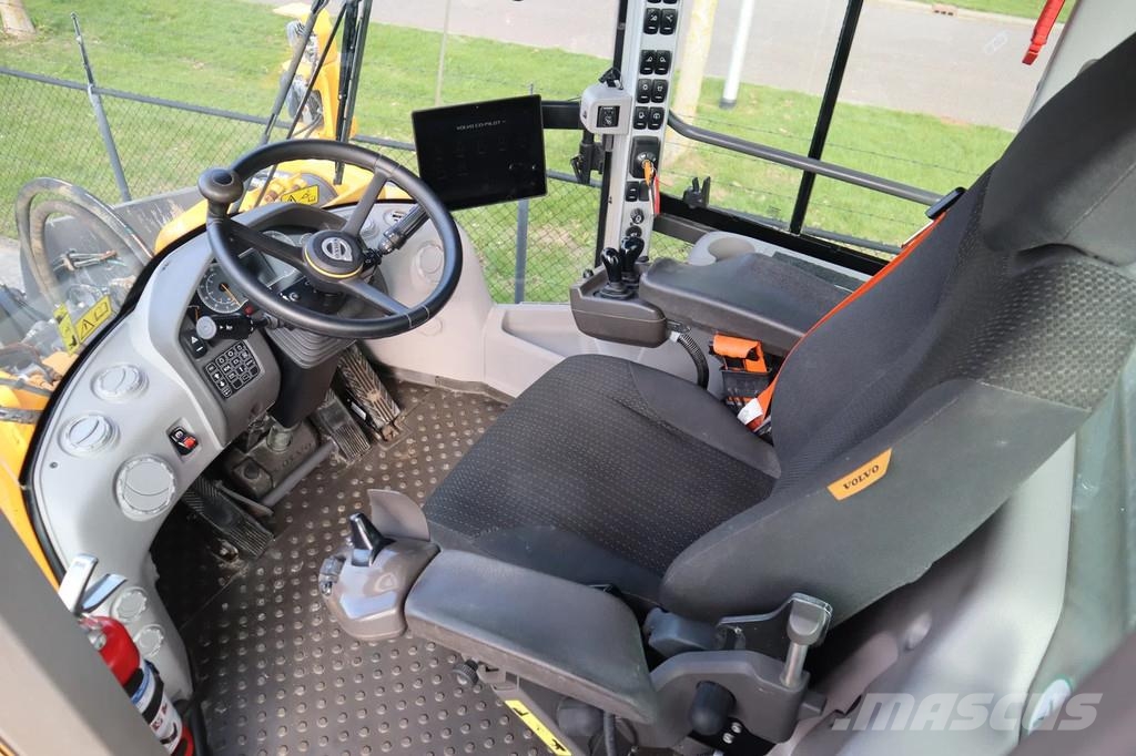 Volvo L220H | NEW TIRES L5 | CDC | BSS | QUICK COUPLER Wielladers