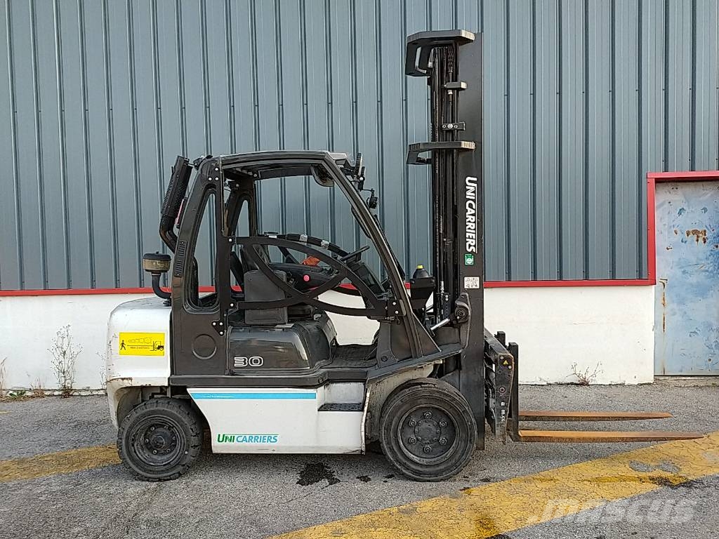 UniCarriers DX30D Dyzeliniai krautuvai