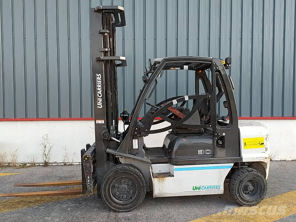 UniCarriers DX30D Dyzeliniai krautuvai