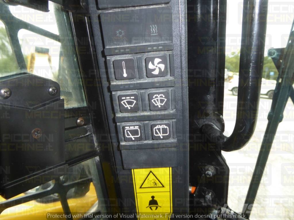 Gehl RT165 HF Crawler FEL's